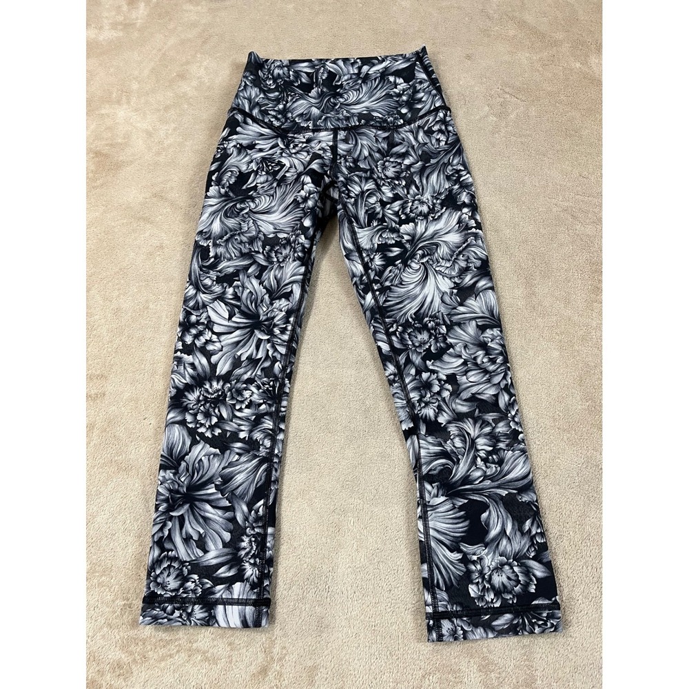 Lululemon Wunder Under Crop (Hi-Rise) Womens size 4 Night Garden 21" Gym EUC
